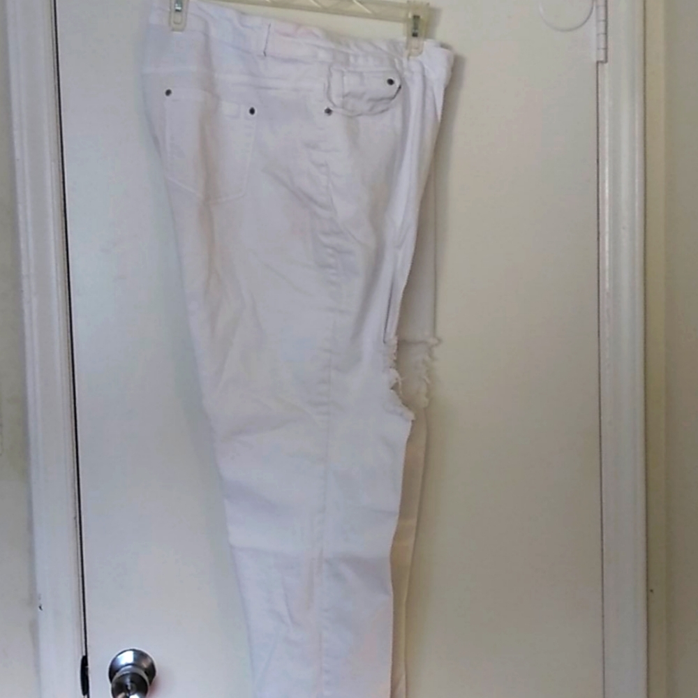 Distressed jeans/ white